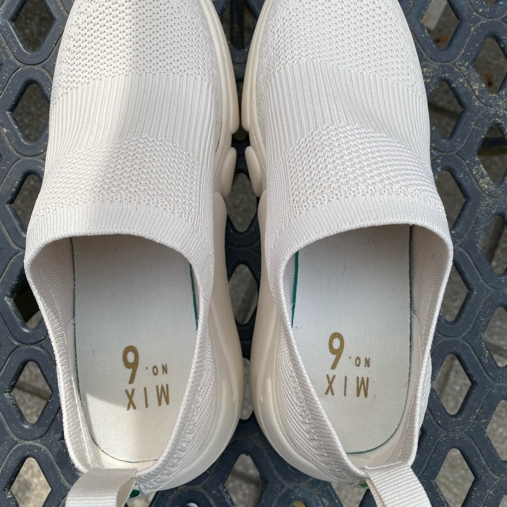 Mix No. 6 Women’s size 9 Casual slip-on crochet look shoes